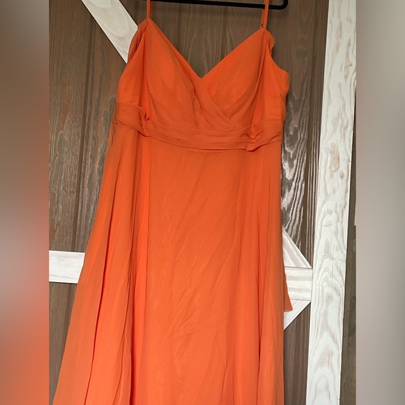 Elegant Orange Sleeveless  Spaghetti Strap Chiffon Bridesmaid Dress. Size 22 - Picture 8 of 11